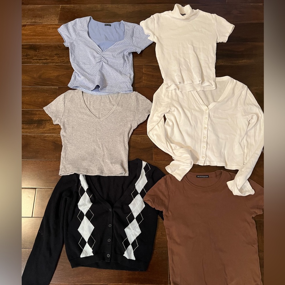 6 in like new edition, a few new without tags Brandy Melville One size shirts